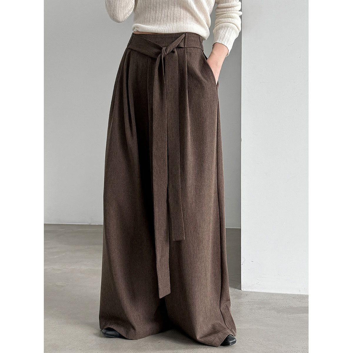 Women's Belted Pleated Wide Leg Trousers