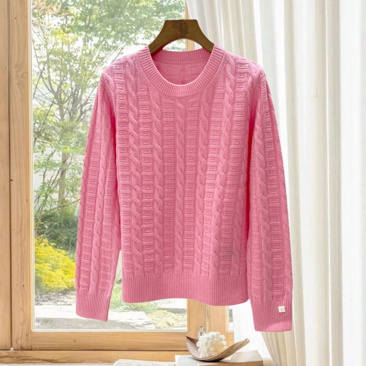 Round Neck Cable Knit Long Sleeve Pullover
