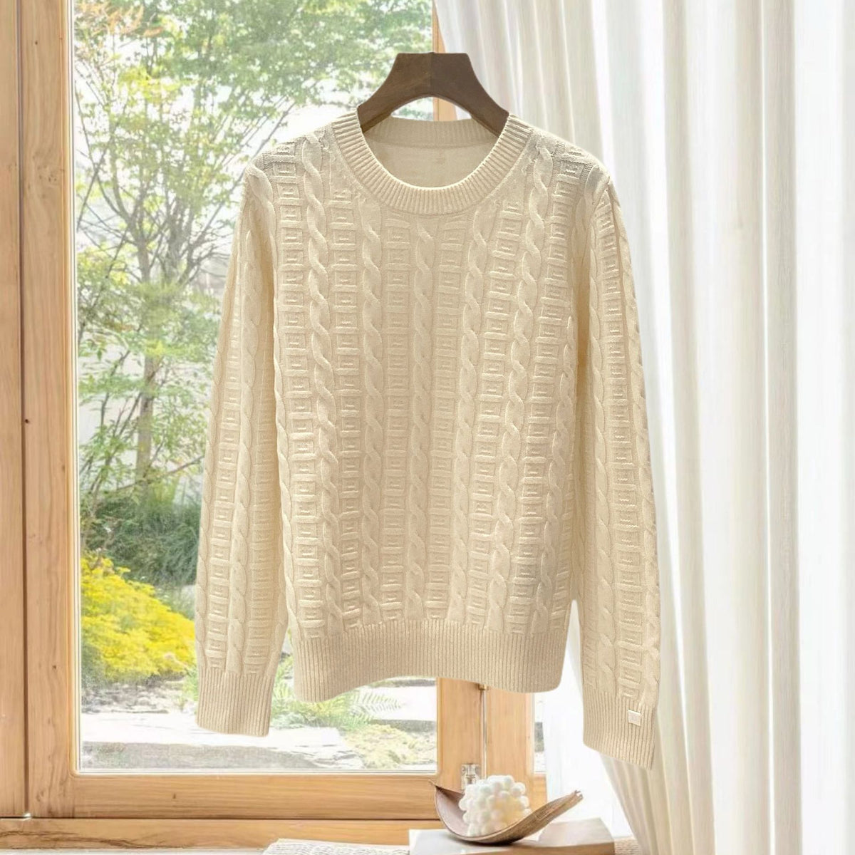 Round Neck Cable Knit Long Sleeve Pullover